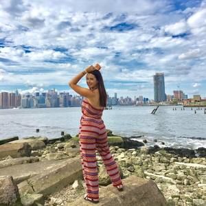 Meet your Posher, Hila